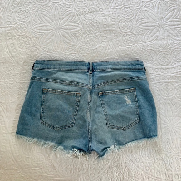 Beachy Jean Shorts: Ripped - Picture 2 of 3